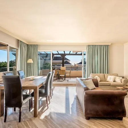 Beachfront Penthouse Elviria Playa شقة *
