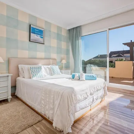 Beachfront Penthouse Elviria Playa شقة *