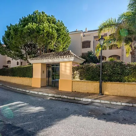 Beachfront Penthouse Elviria Playa ماربيا