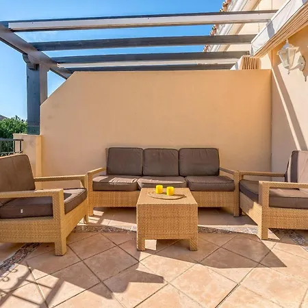 Beachfront Penthouse Elviria Playa شقة *