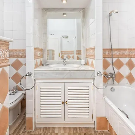 Beachfront Penthouse Elviria Playa شقة